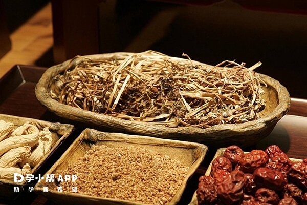 药物治疗包括西药和中药治疗两种